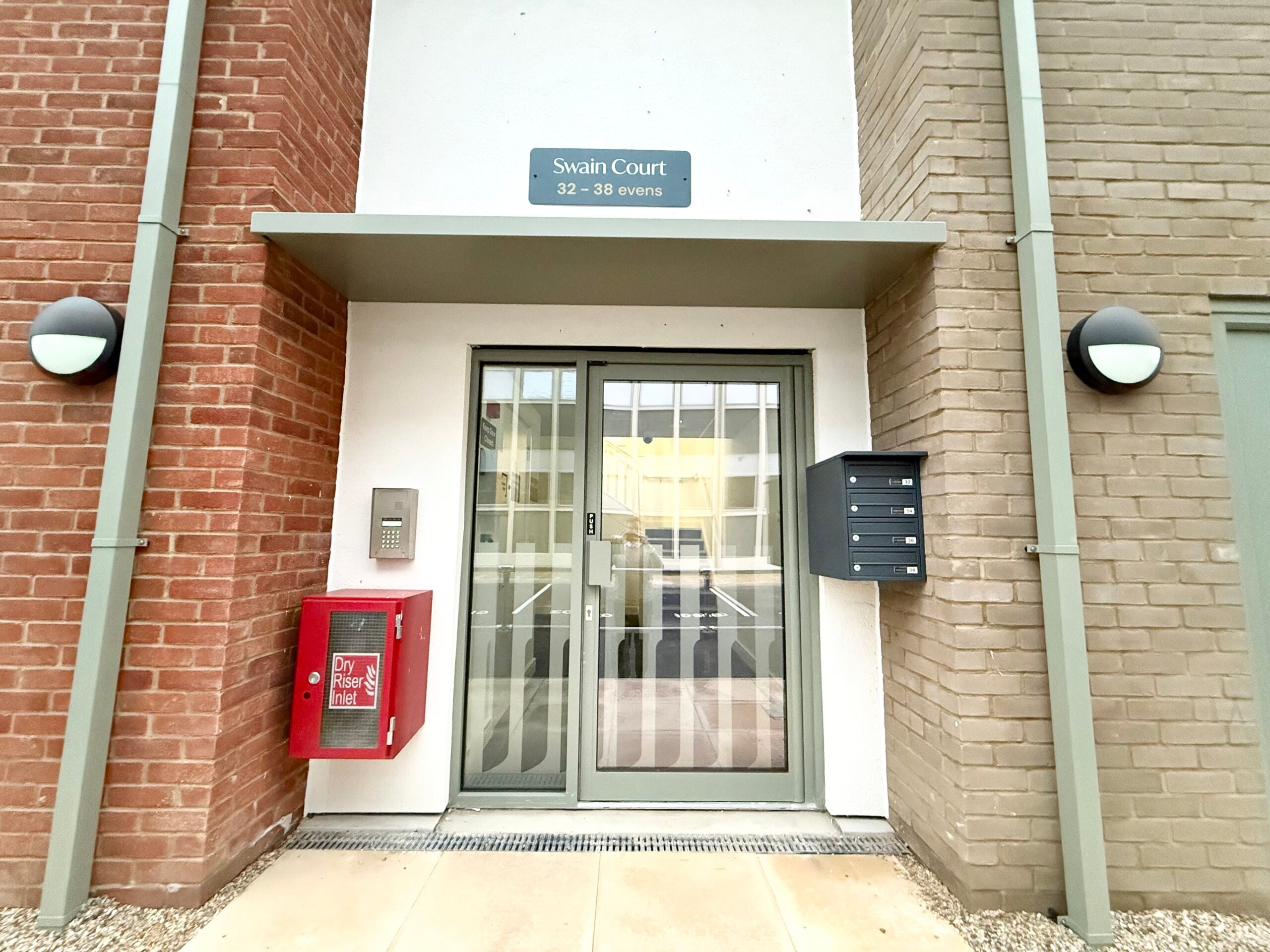 Flat Swain Court in Peterborough