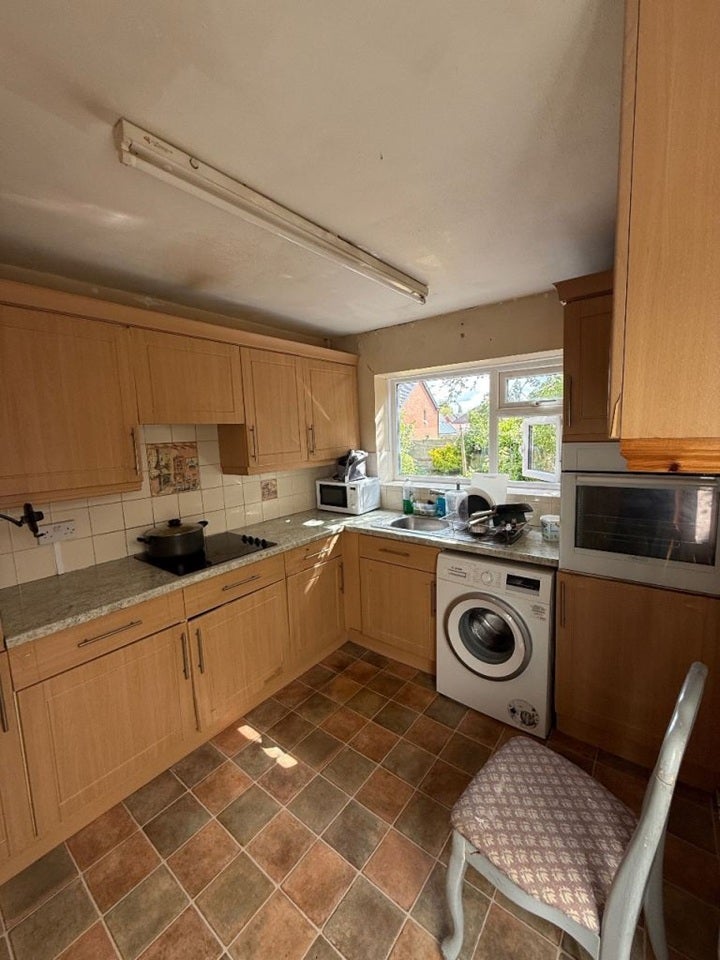 Room Wenlock Avenue in Wolverhampton