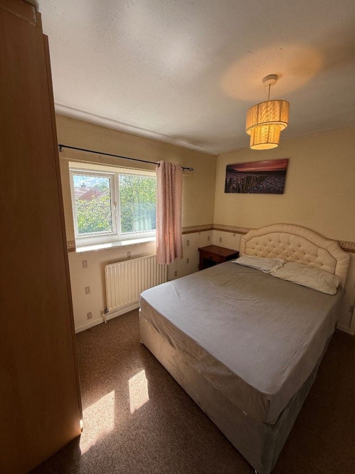 Room Wenlock Avenue in Wolverhampton