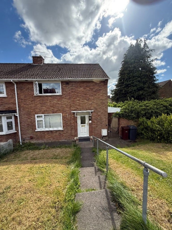 Room Wenlock Avenue in Wolverhampton
