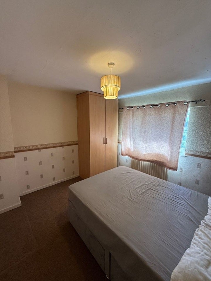 Room Wenlock Avenue in Wolverhampton
