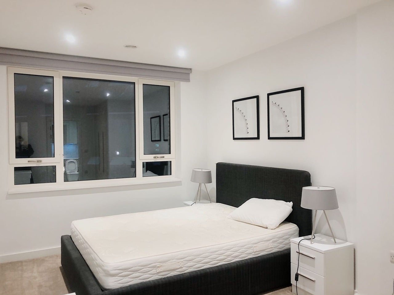 Flat Sayer Street in Greater London