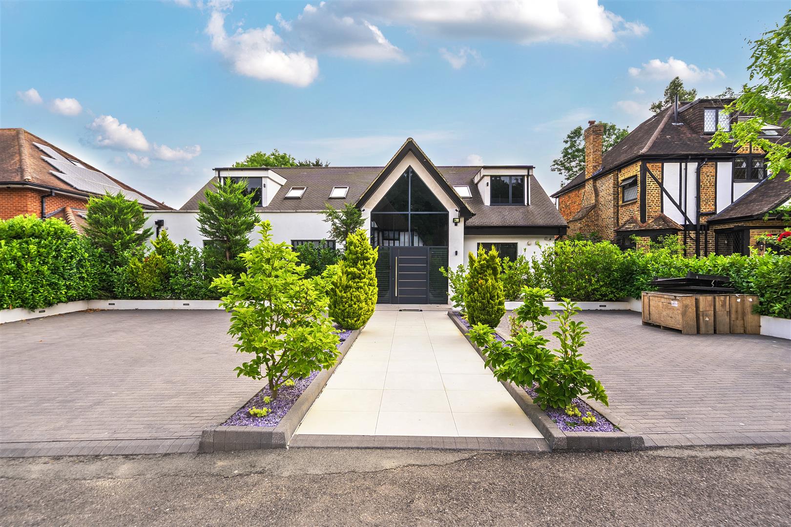 House Barham Avenue in Hertsmere