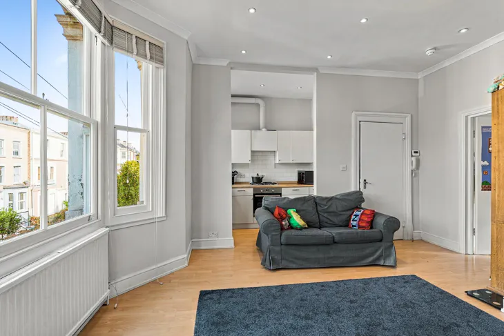 Flat Copper Lane in Greater London