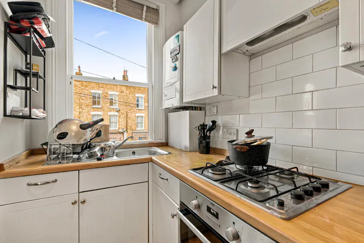 Flat Copper Lane in Greater London