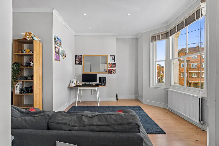 Flat Copper Lane in Greater London