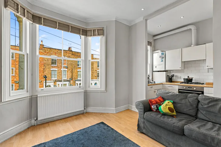 Flat Copper Lane in Greater London