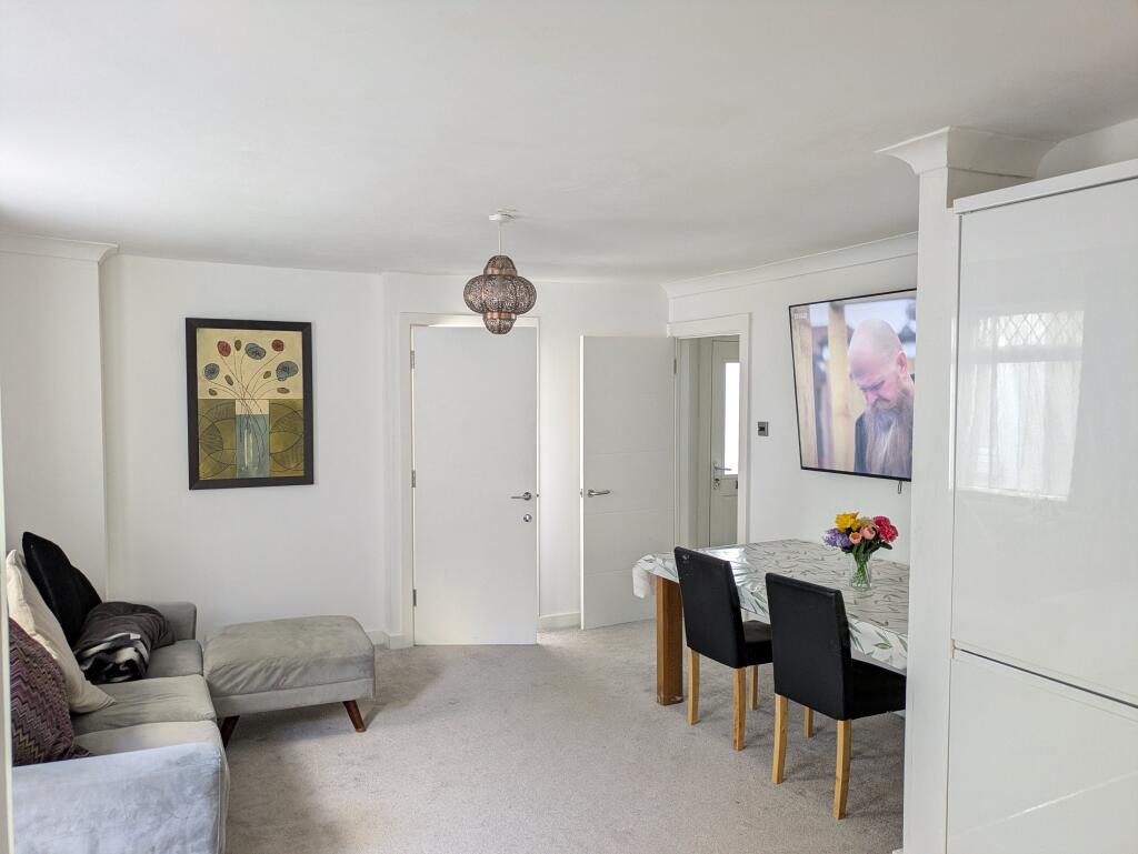 Flat Chepstow Road in Llanmartin