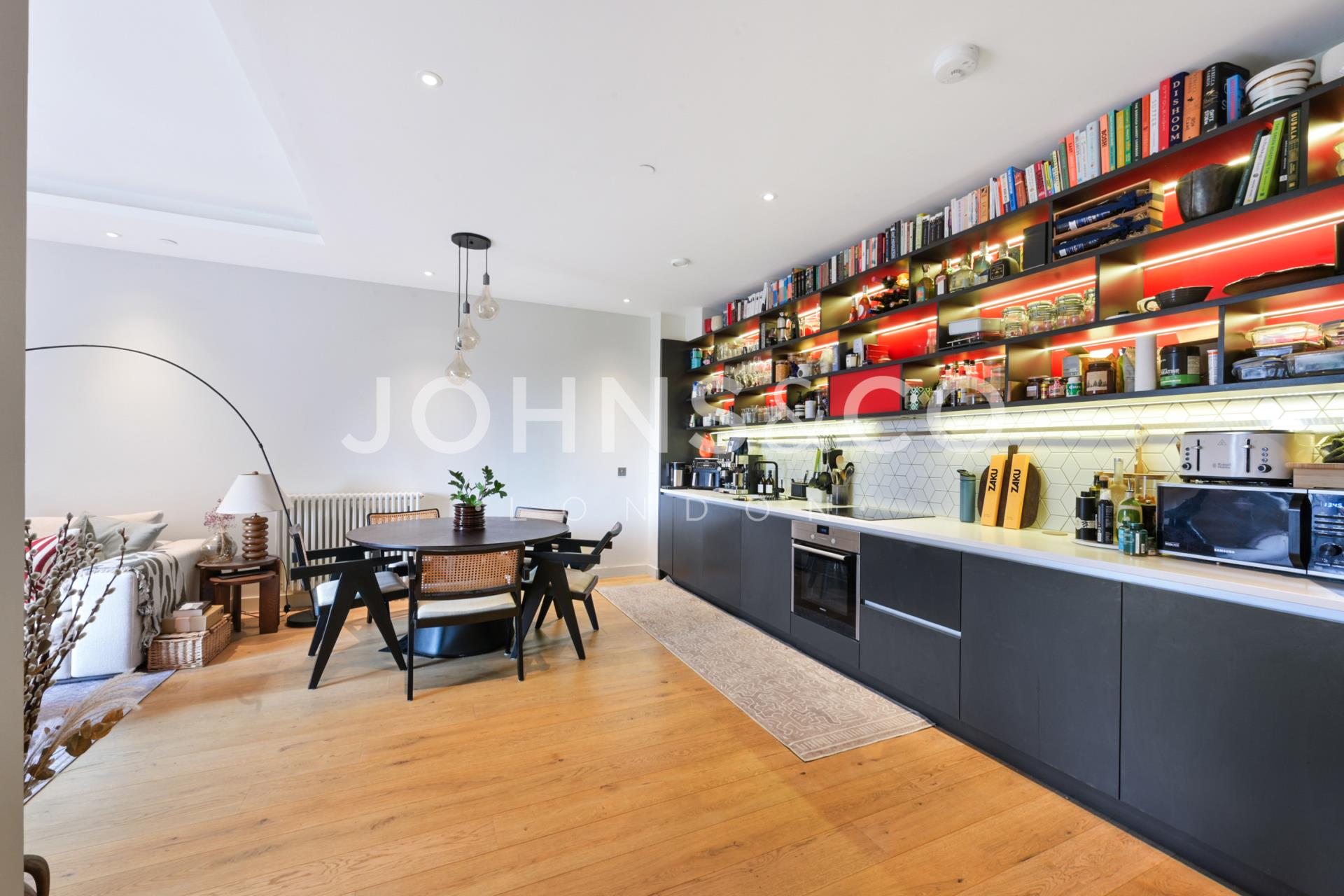 Flat Hope Street in Greater London