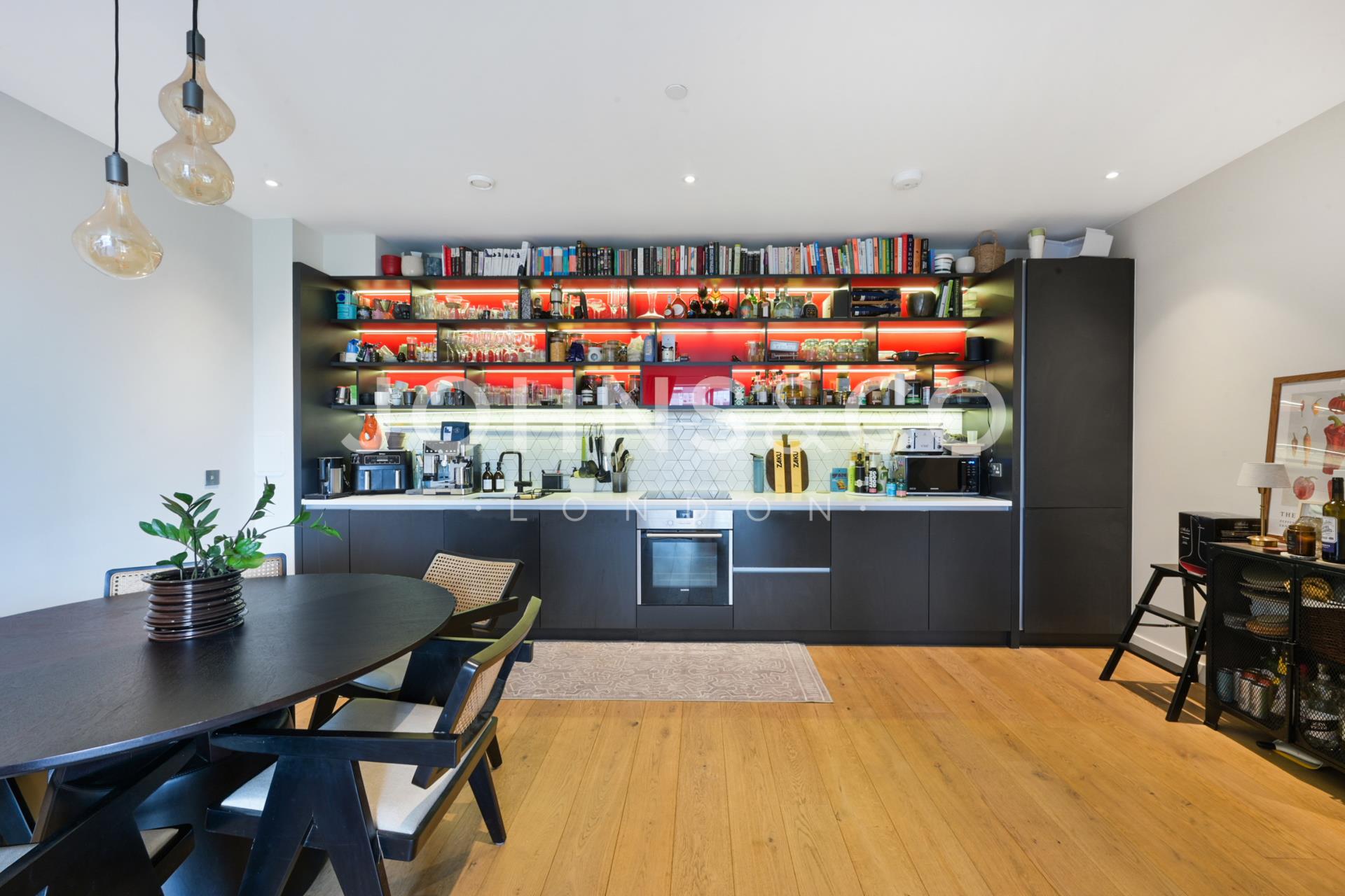 Flat Hope Street in Greater London