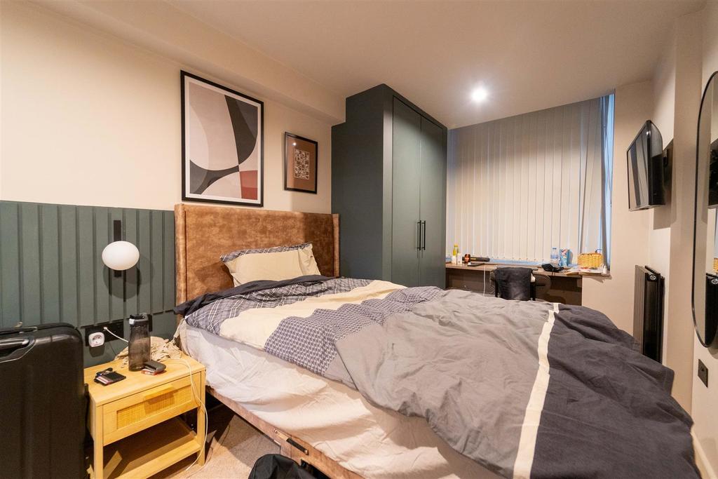 Room Dawlish Road in Birmingham