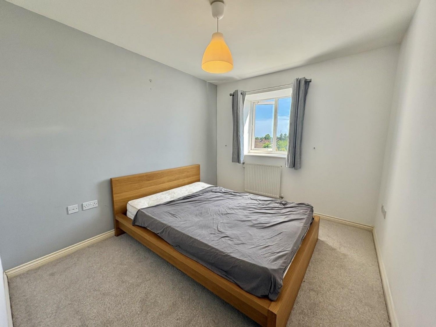 Flat Varcoe Gardens in Greater London