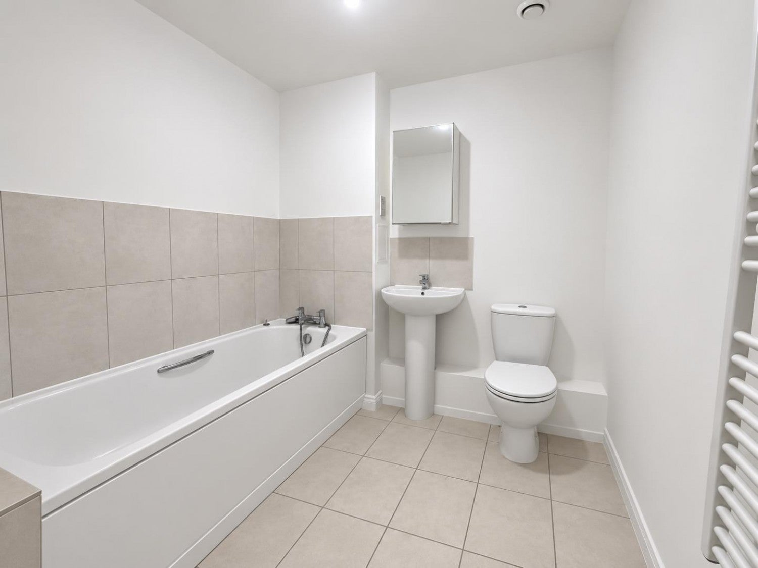 Flat Varcoe Gardens in Greater London