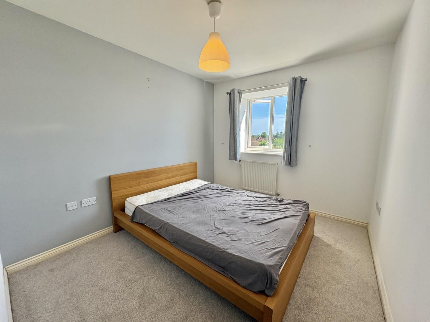 Flat Varcoe Gardens in Greater London
