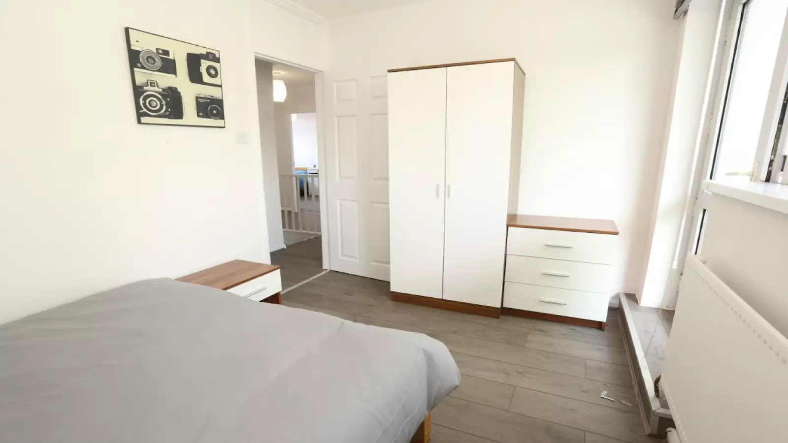 Room Kemps Drive in Greater London
