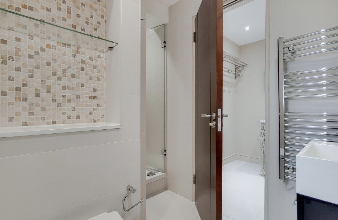 Flat Finchley Road in Greater London