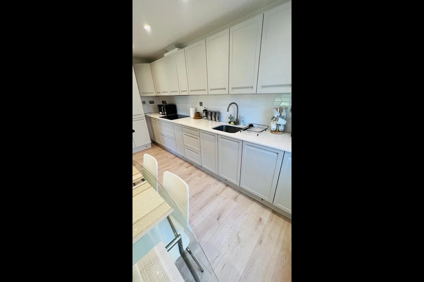 Flat Haling Park Road in Greater London