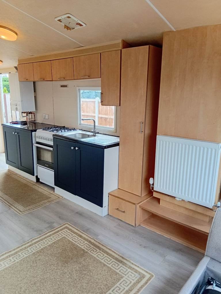 Flat Hovefields Avenue in Wickford