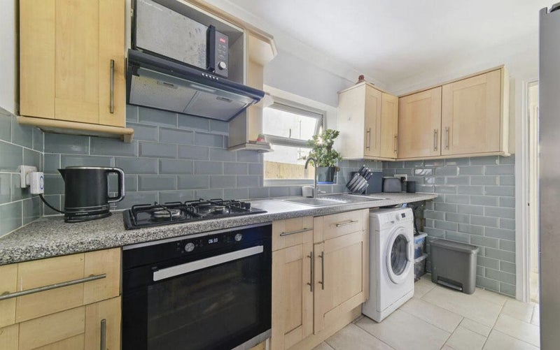 Room Mansfield Road in Greater London