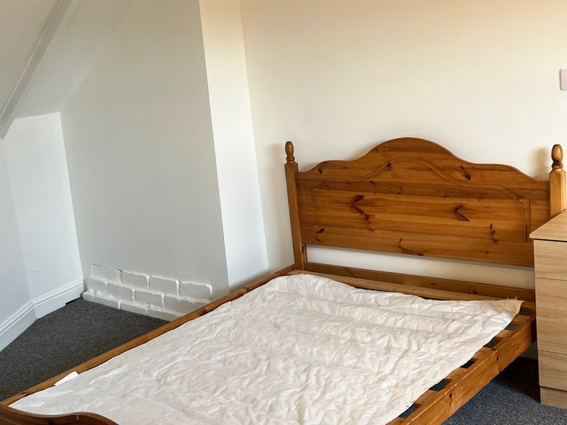 Room Mulehouse Road in Sheffield