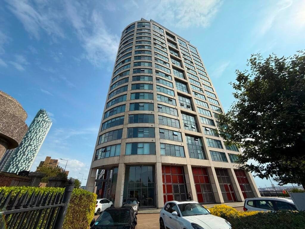 Flat William Jessop Way in Liverpool