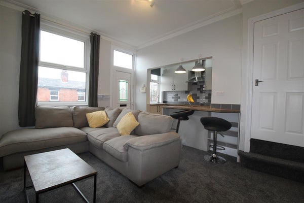 Flat Highbury Road in Leeds
