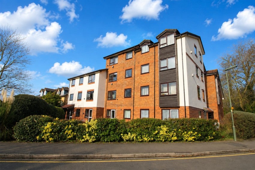 Flat Chiltern Close in Borough of Spelthorne