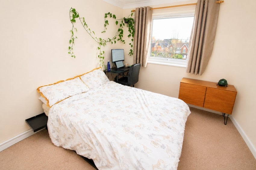 Flat Chiltern Close in Borough of Spelthorne