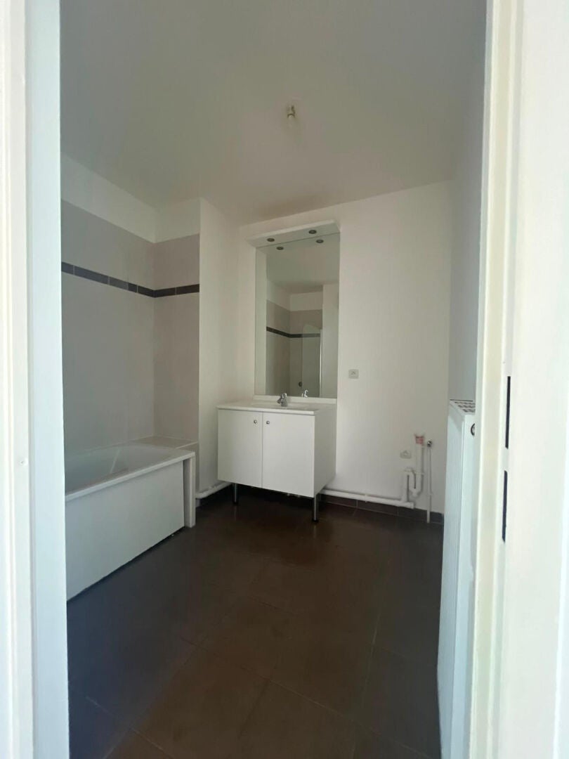 Flat Rue du Capitaine Edouard Roemer in Dammarie-les-Lys