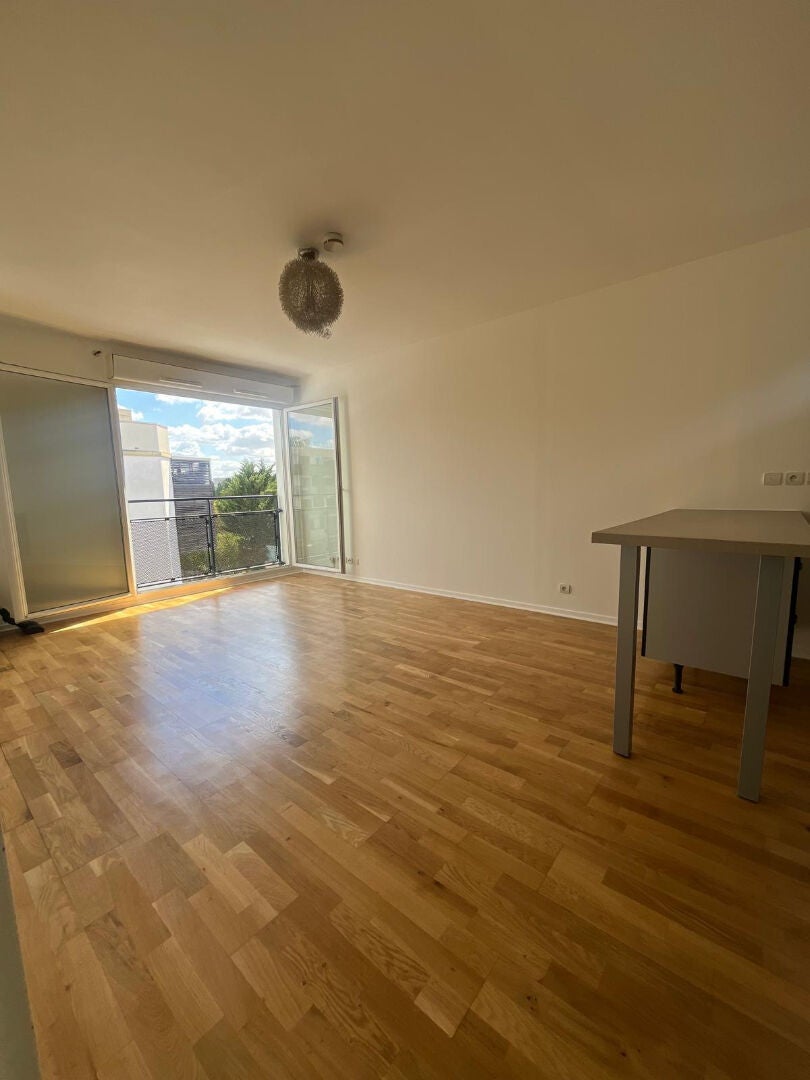 Flat Rue du Capitaine Edouard Roemer in Dammarie-les-Lys
