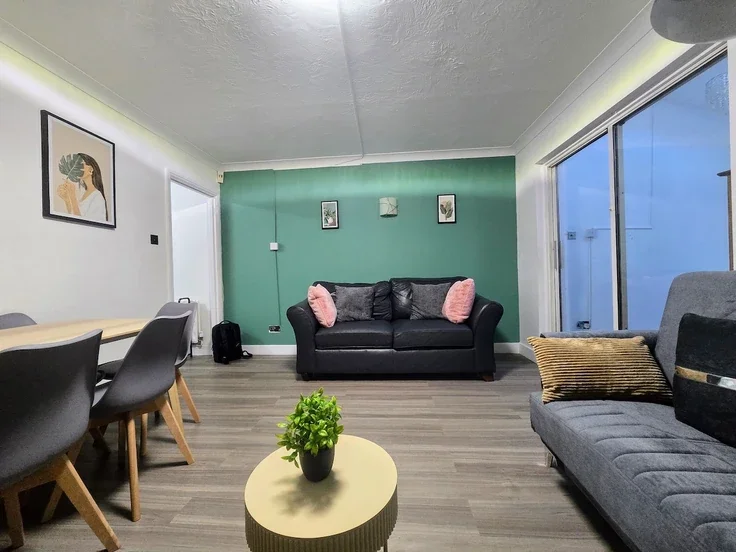 House Oxley Close in Greater London