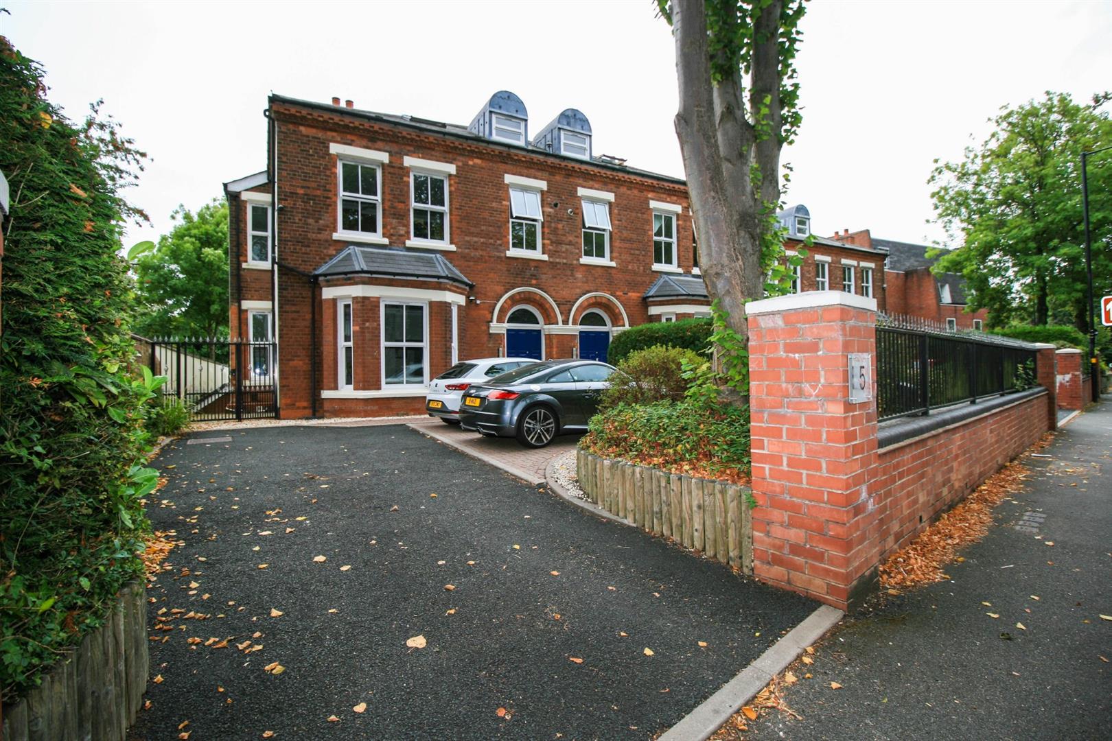 Flat Rotton Park Road in Birmingham