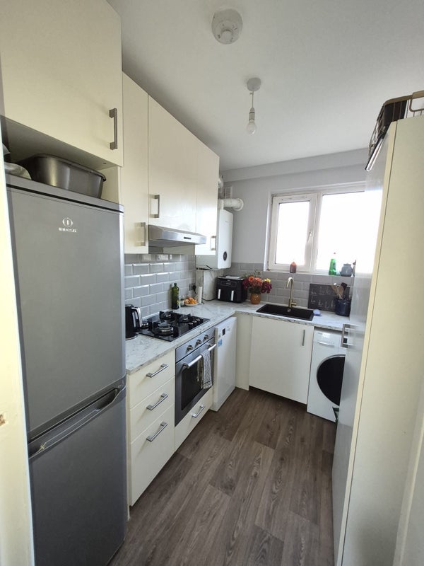 Room Tooting Grove in Greater London