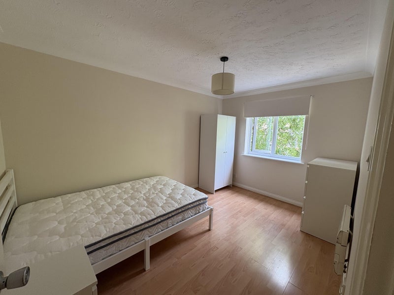 Room Rossetti Road in Greater London