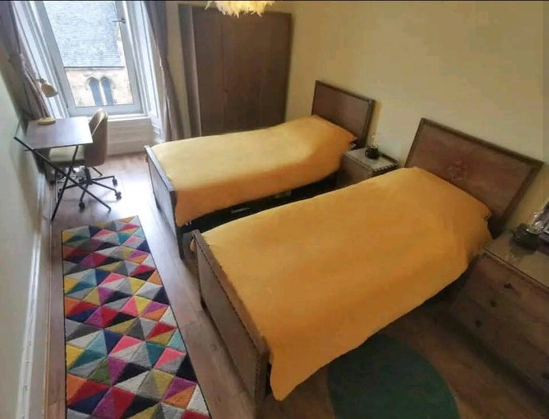 Room Queen's Drive in Glasgow