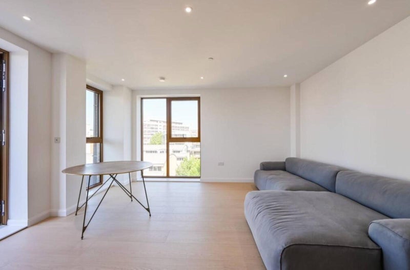 Flat Dod Street in Greater London