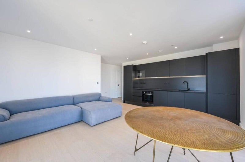 Flat Dod Street in Greater London