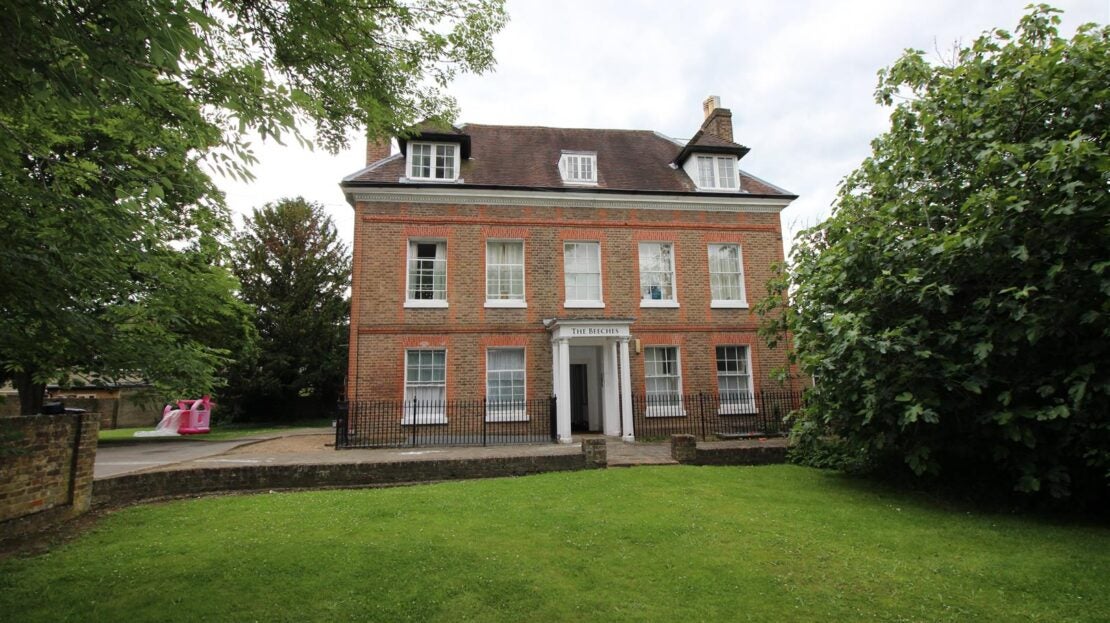 Flat Beasley's Yard in Greater London