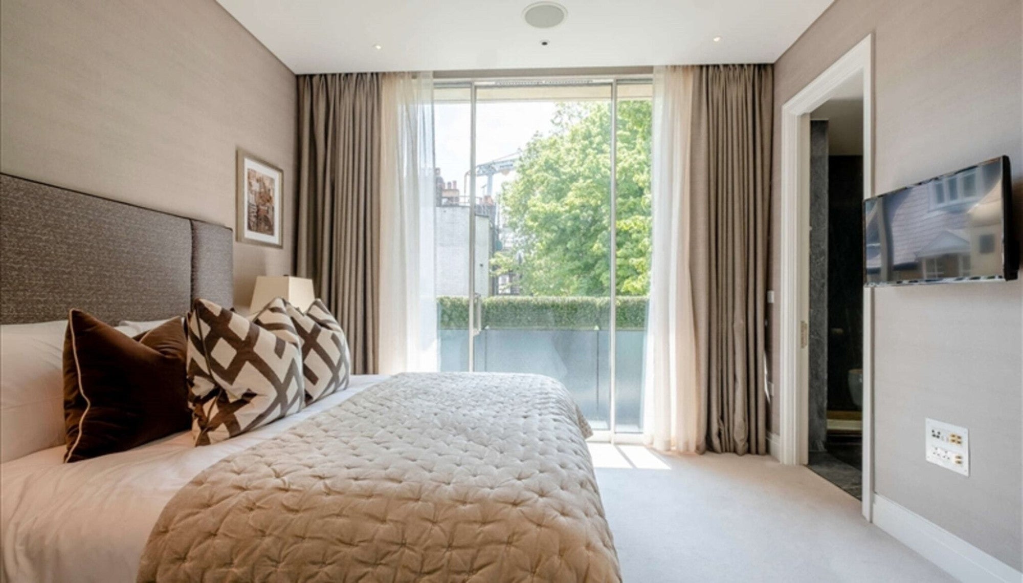 Flat North Audley Street in City of Westminster