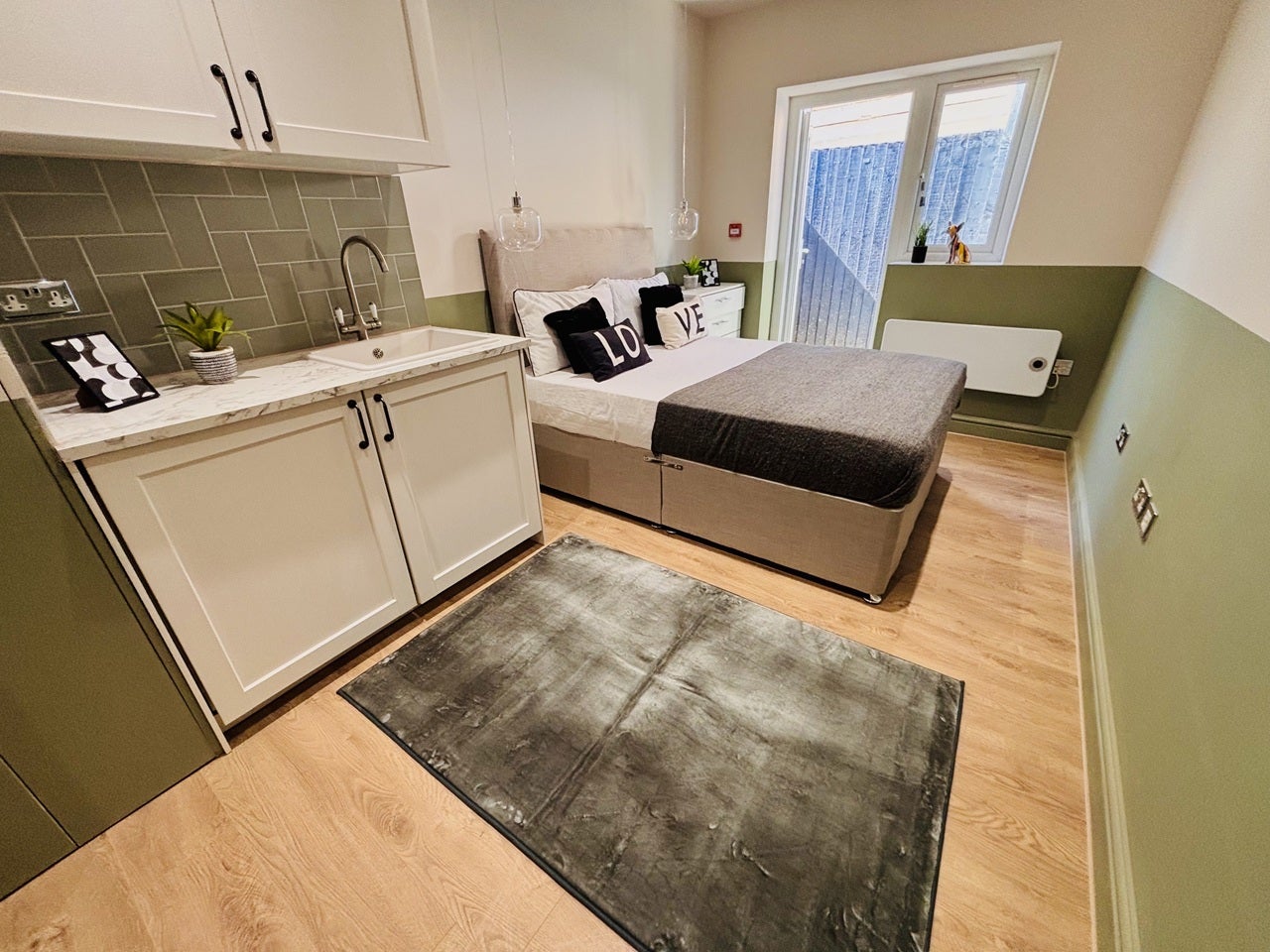 Room Greenford Road in Greater London