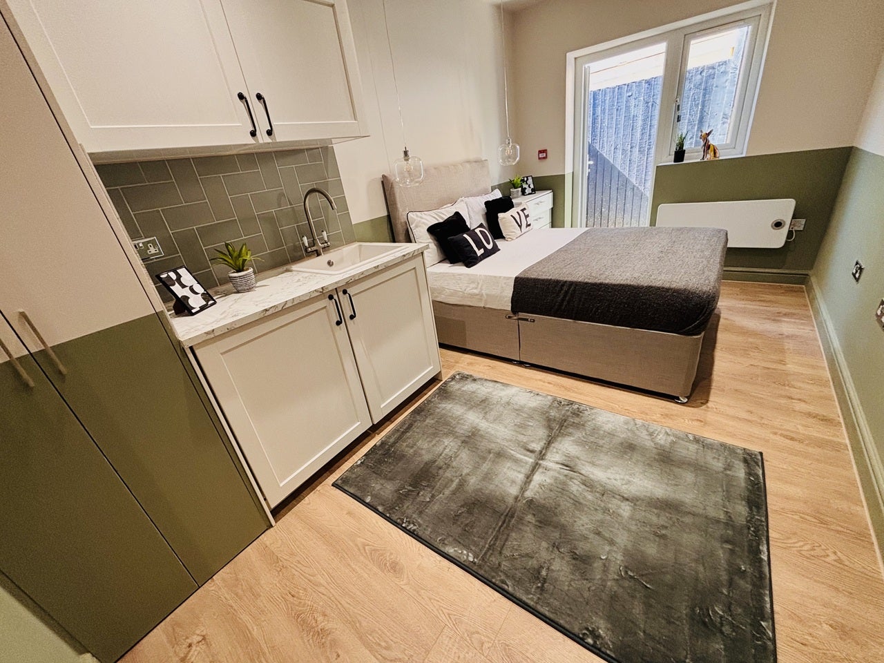 Room Greenford Road in Greater London