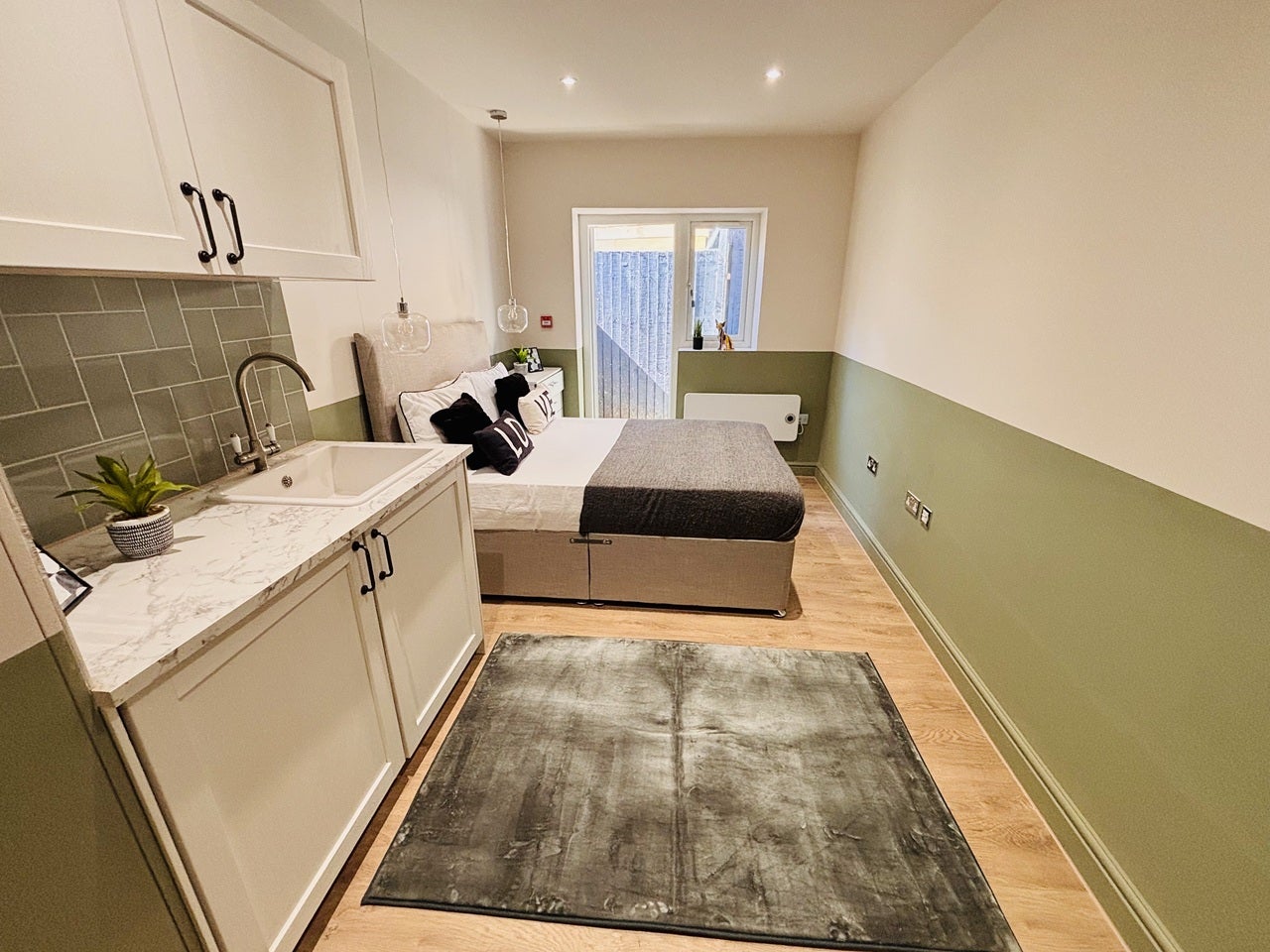 Room Greenford Road in Greater London