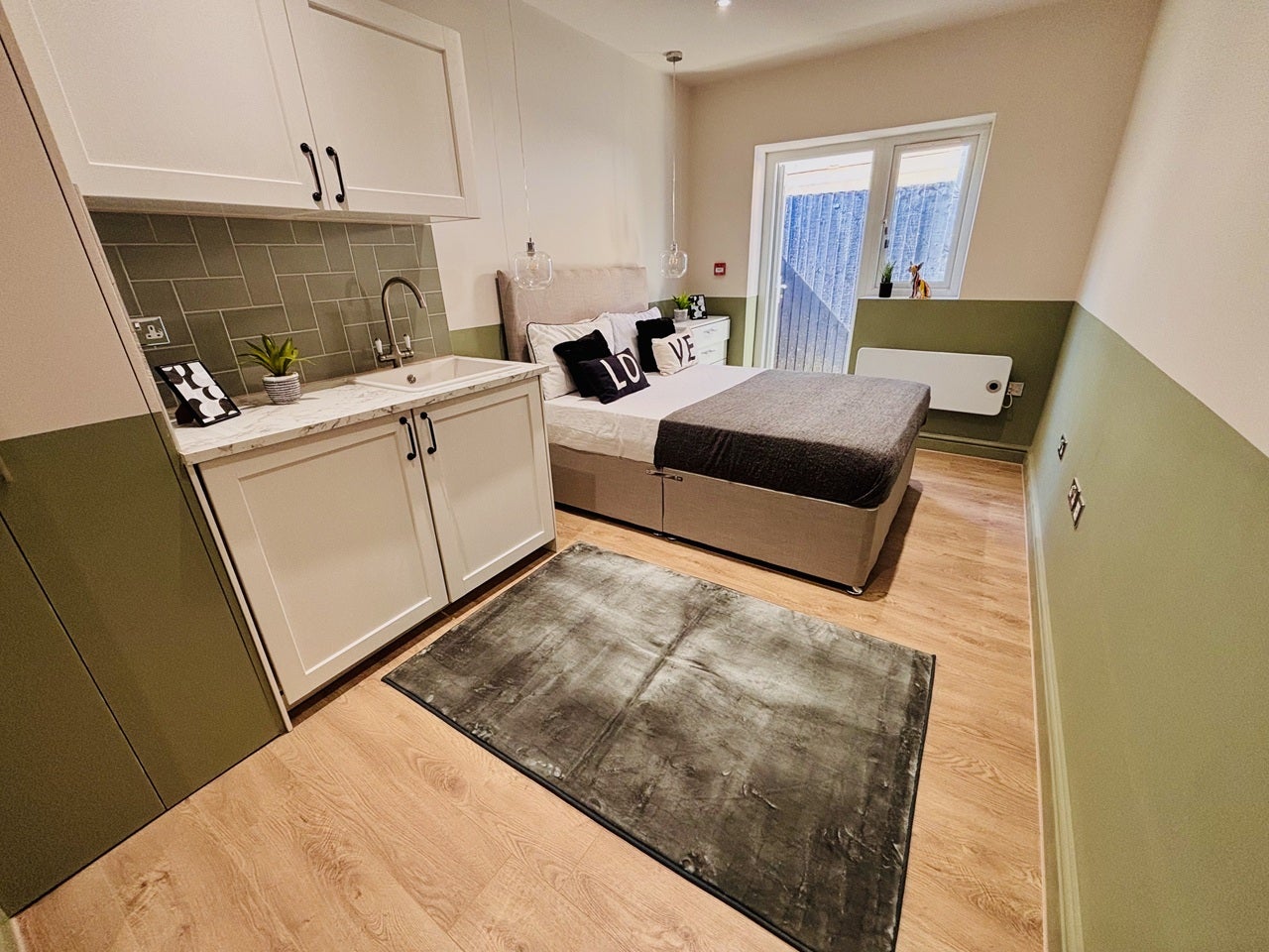 Room Greenford Road in Greater London