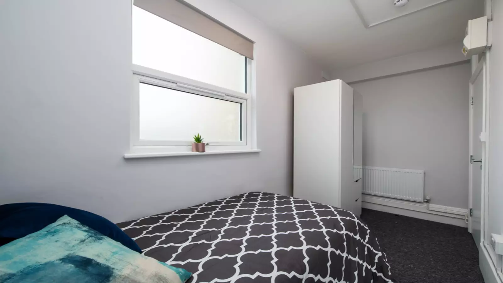 Room South Park Road in Greater London