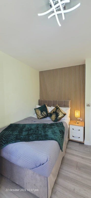 Room White Close in Slough
