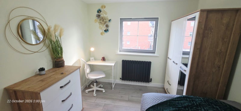 Room White Close in Slough