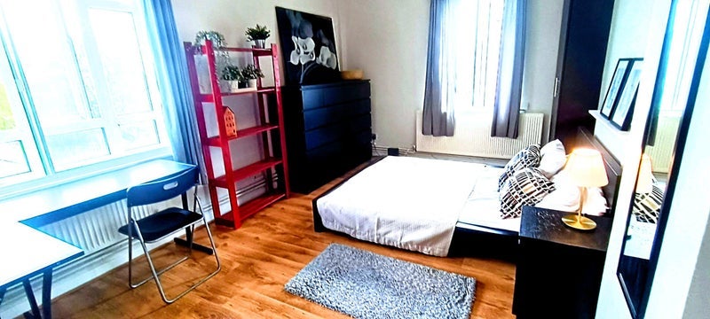 Room Crowndale Court in Greater London
