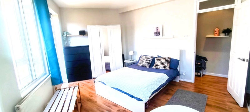 Room Crowndale Court in Greater London
