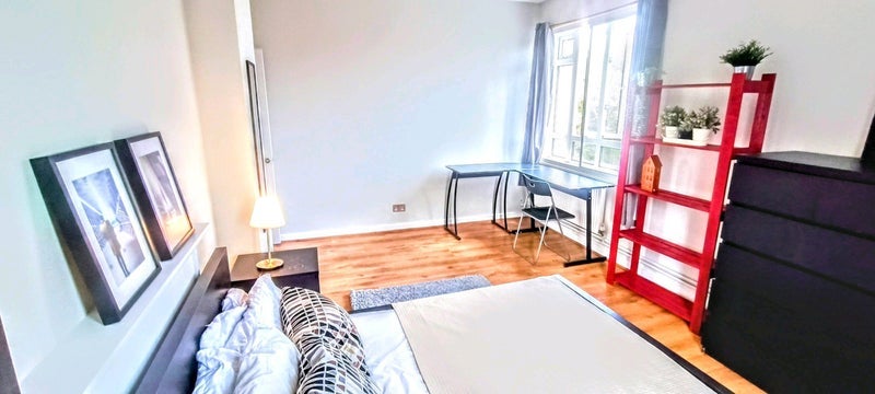 Room Crowndale Court in Greater London