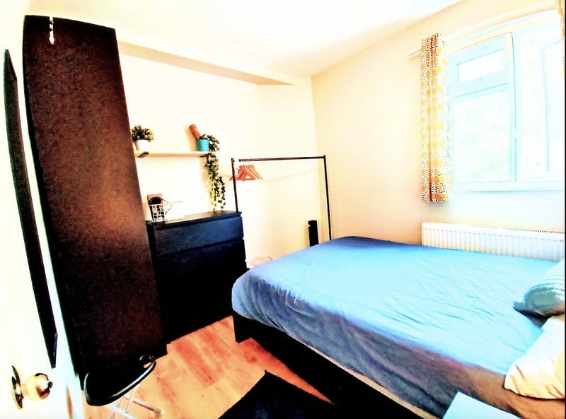 Room Crowndale Court in Greater London